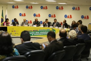 Colóquio do MCCE discute eleições com dezenas de entidades
