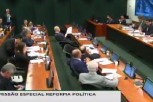 Deputada pede à comissão da reforma política que proposta da Câmara seja sintonizada com a sociedade