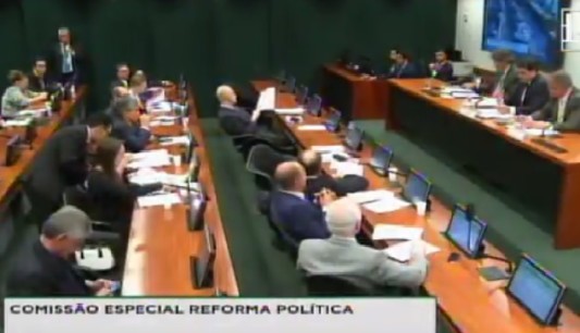 Deputada pede à comissão da reforma política que proposta da Câmara seja sintonizada com a sociedade